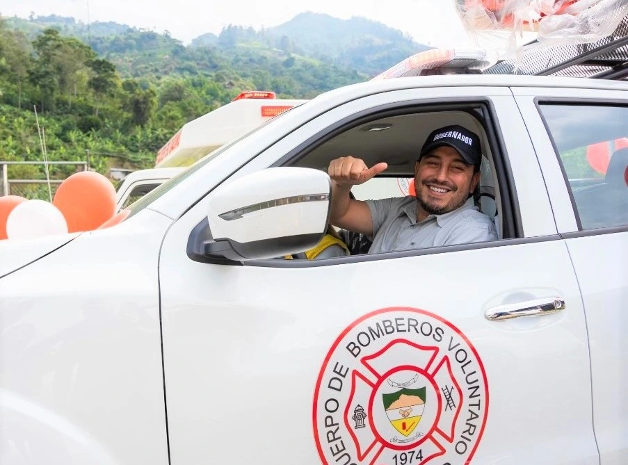 El Gobernador de Risaralda entregó vehículos equipados con tecnología de última generación para atención de emergencias en Mistrató
