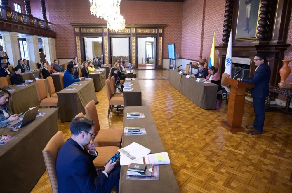 Colombia y ACNUR conmemoraron los 70 años del Estatuto de los Apátridas con un conversatorio internacional