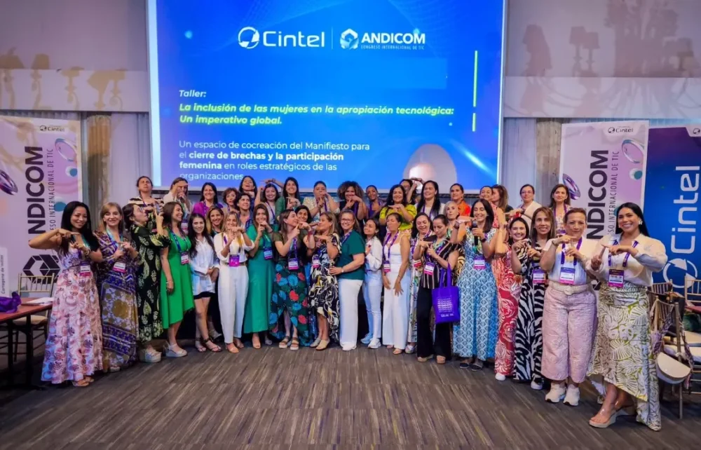 Mujeres líderes en tecnología firman compromiso histórico en Andicom para cerrar la brecha de género
