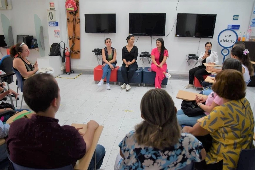 El gobierno de la transformación tiene sello social: Dosquebradas se capacita en lenguaje de señas.