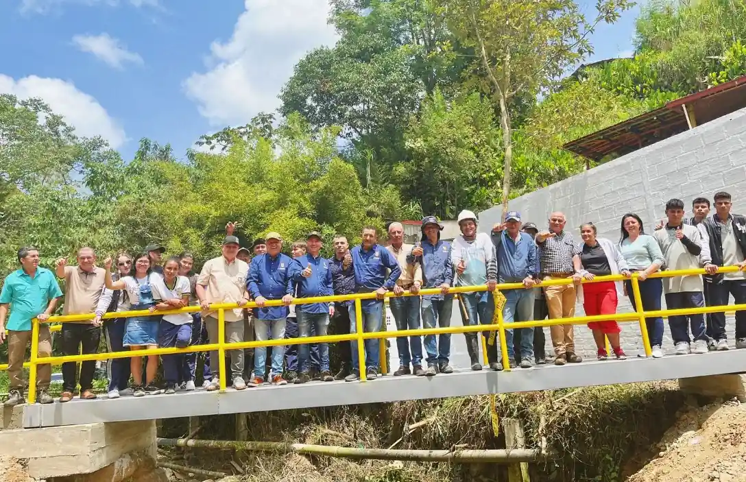 Nuevo puente peatonal mejora la seguridad en Dosquebradas