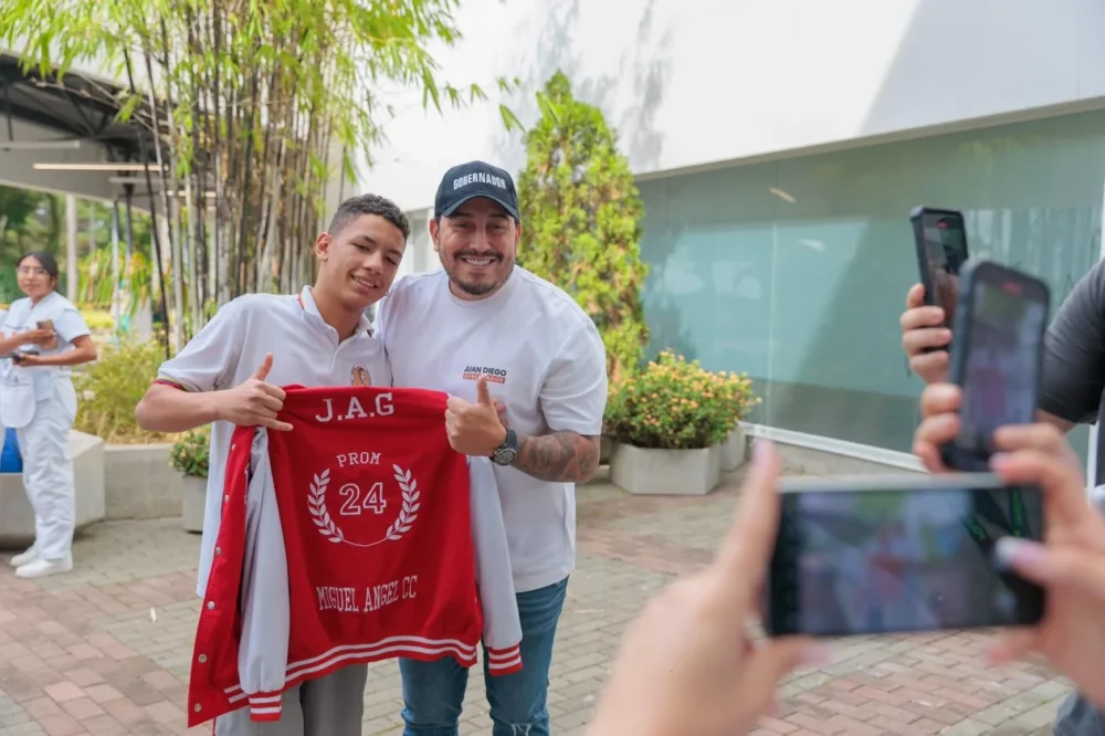 Gobernador inauguró ExpoU y compartió su historia de éxito con estudiantes de Risaralda