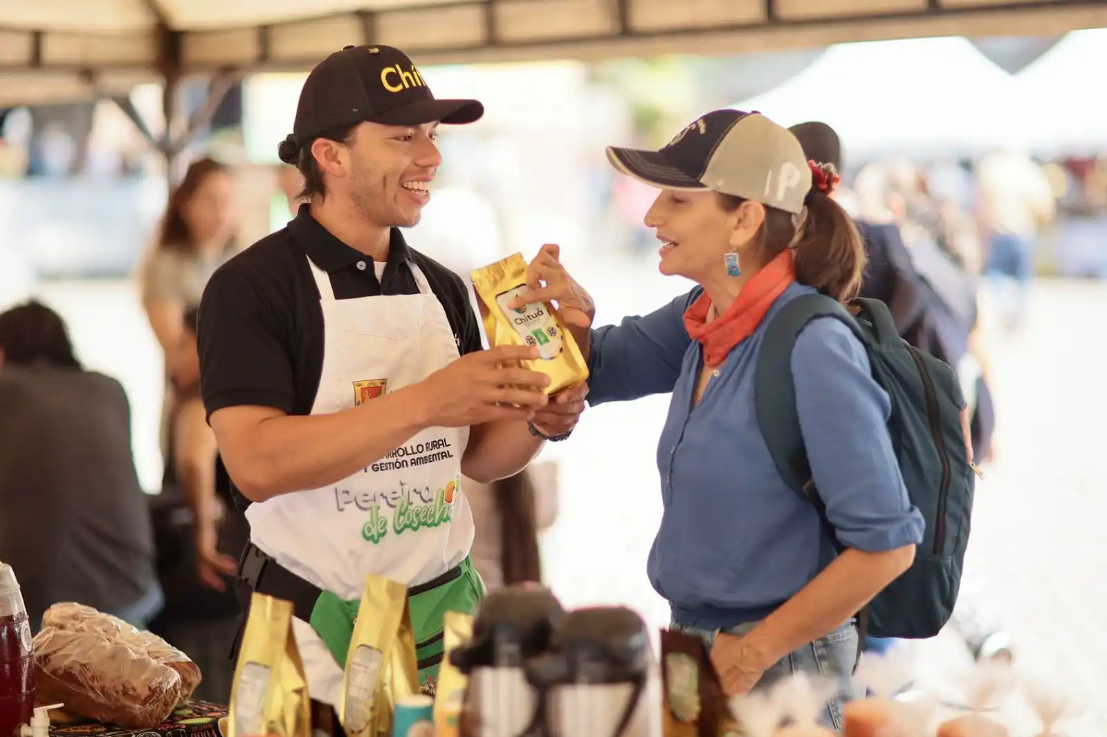 Cosecha pereirana crece en el corazón de la ciudad: 59 productores en el mercado campesino