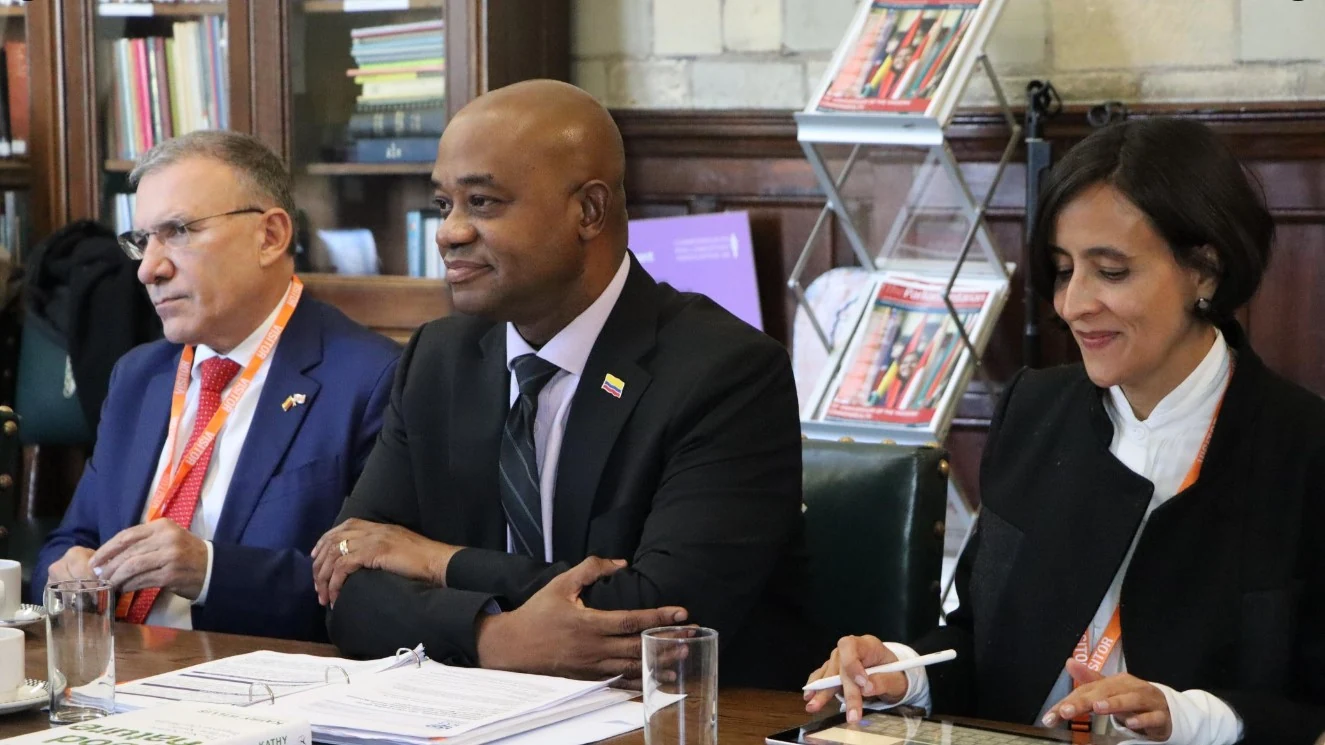 Reino Unido respalda la construcción de paz y la protección ambiental en Colombia