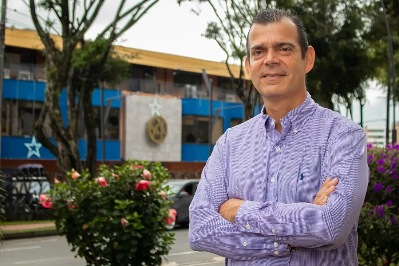 Luis Fernando Acosta Sanz es ratificado como Director Administrativo de Comfamiliar Risaralda