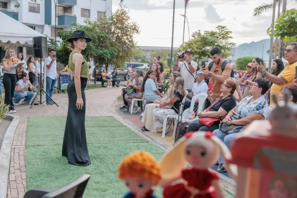 En Pereira serealizo la feria «Mujeres que Tejen Saberes» la pasarela que resalta el talento local y el empoderamiento femenino