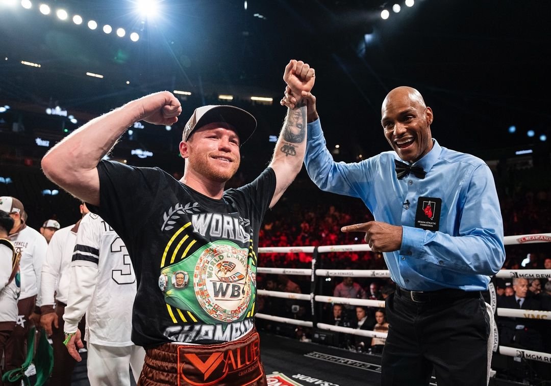 Canelo Álvarez Derrotó a Edgar Berlanga y conserva sus títulos de campeón supermediano