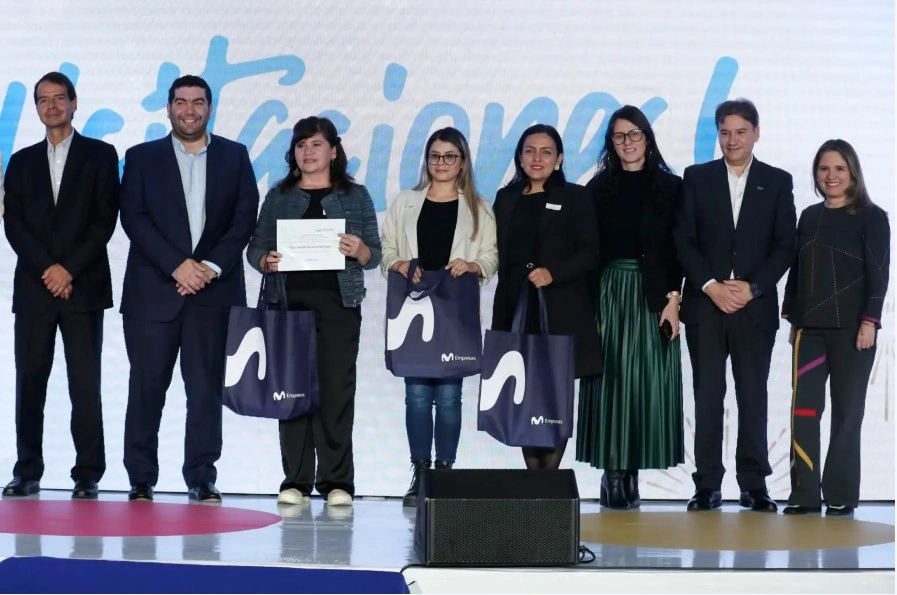 Dakota Lab recibe premio por capacitar a jóvenes en ciencias de la computación en zonas rurales de Colombia