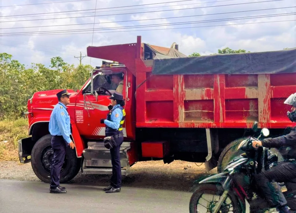Instituto de Movilidad y Carder, realizan operativos de inspección a vehículos contaminantes en Combia