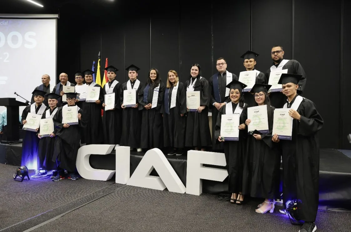 16 jóvenes de ‘Risaralda Profesional’ se graduaron como Tecnólogos en Desarrollo de Software