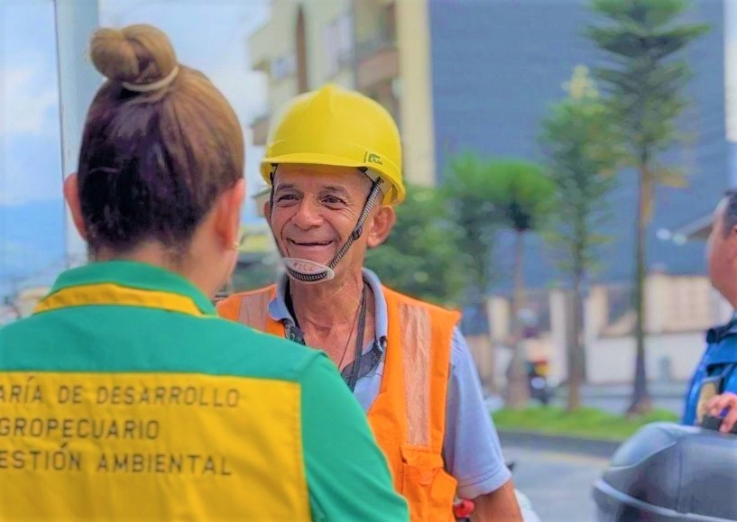 Con limpieza y embellecimiento la  Alcaldía de Dosquebradas interviene más de 420 metros del separador en La Pradera
