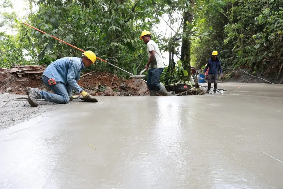 Gobernación invierte más de 3 mil millones de pesos en la construcción de placas huellas para Dosquebradas