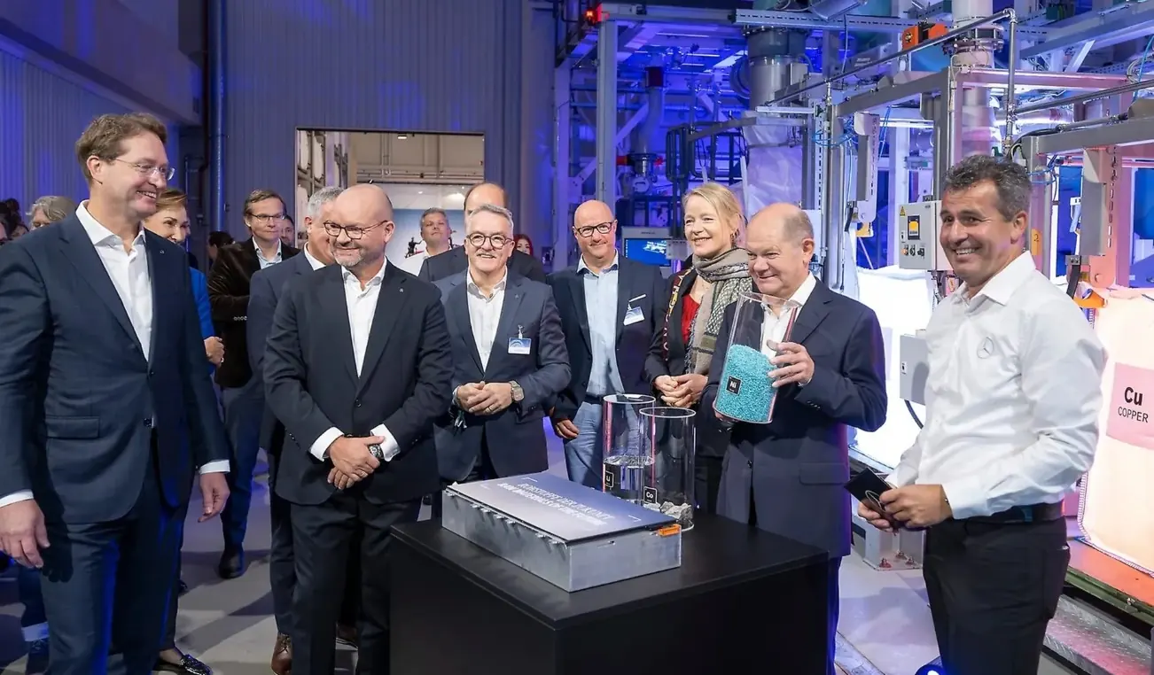 Mercedes-Benz inauguró la primera planta de reciclaje de baterías