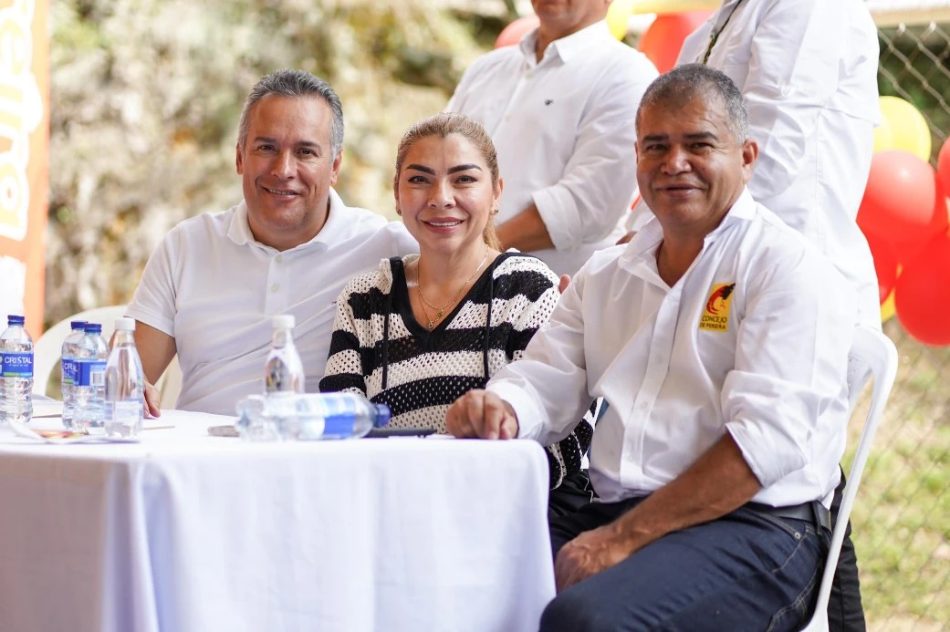 El Alcalde Mauricio Salazar escucha y responde a las necesidades del corregimiento de   Morelia