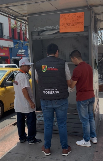 Pereira avanza en la dignificación de vendedores informales con módulos de trabajo