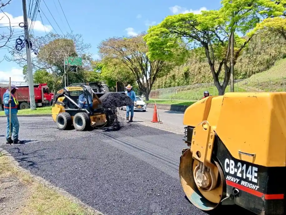 Alcalde de Pereira cumple compromiso de pavimentación en Gamma