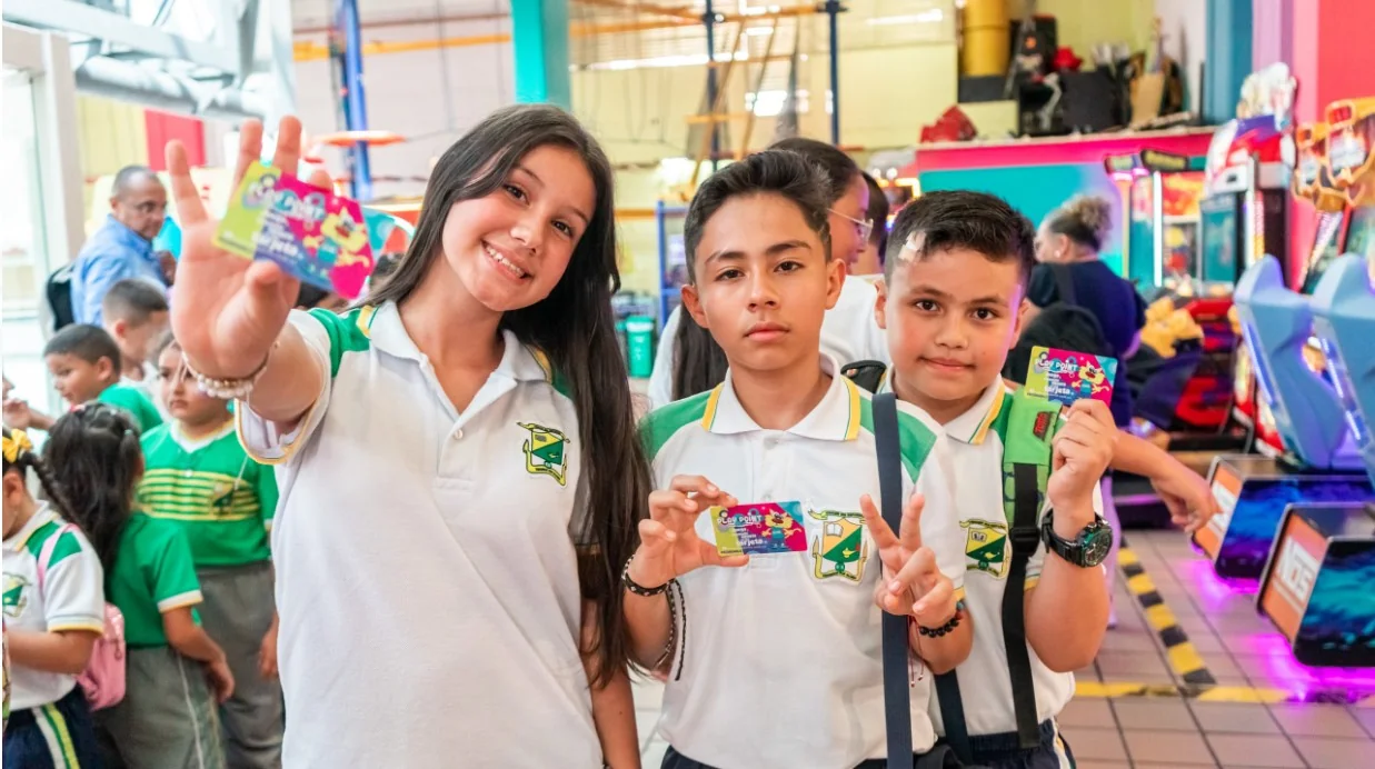 Alcaldía de Pereira promueve la felicidad infantil con el Plan Padrino en el Bolívar Plaza