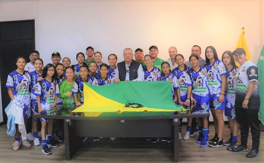 Selección Femenina de Dosquebradas recibe el apoyo del alcalde para su participación en el Torneo Baby Fútbol 2024