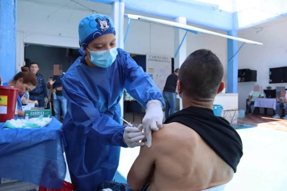 La Secretaría de Salud de Pereira realizó pruebas rápidas de Sífilis, Hepatitis C y VIH a 238 internos de la Cárcel La 40