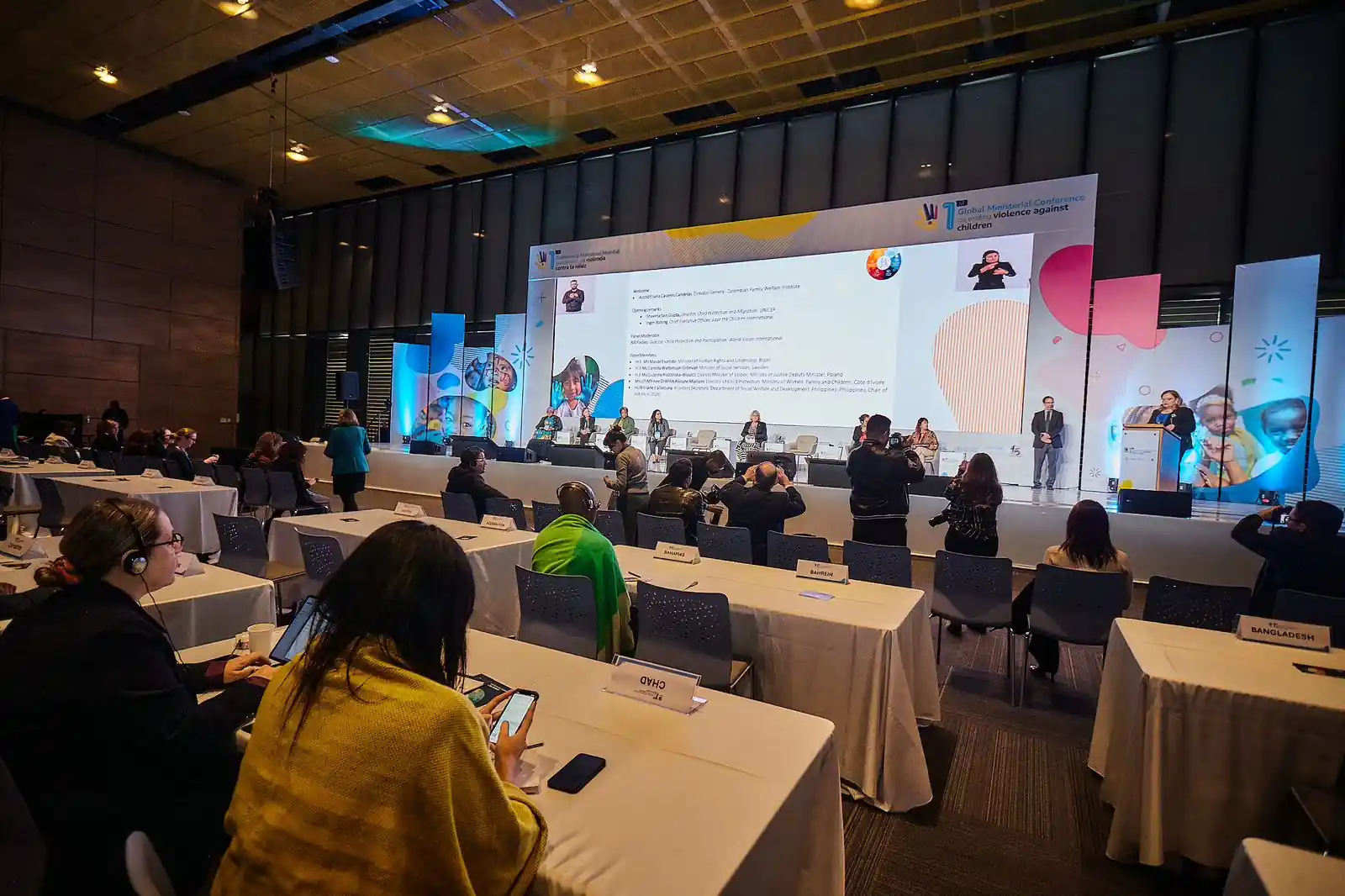 En el marco de conferencia mundial en Bogotá, Colombia lidera estrategias para evitar el reclutamiento infantil