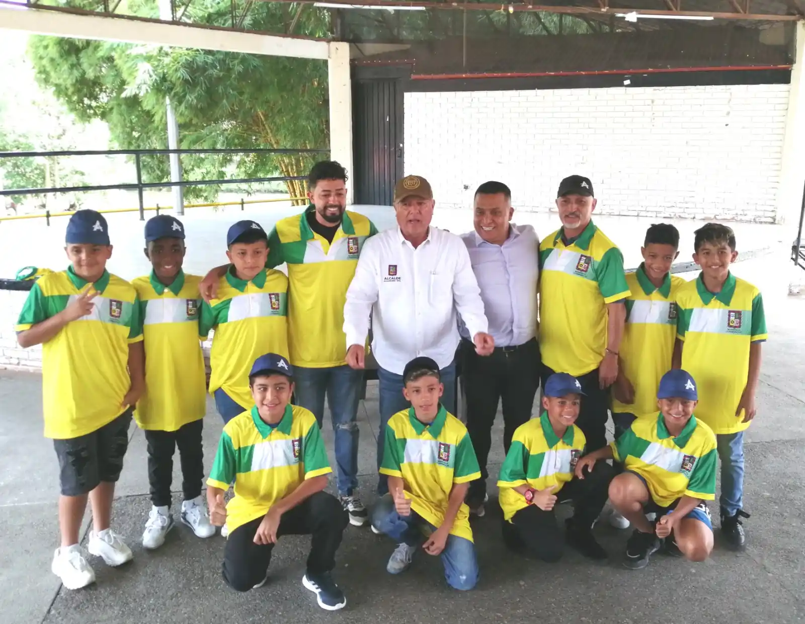 Roberto Jiménez entregó uniformes a Club de fútbol, que representará a Dosquebradas en Torneo nacional
