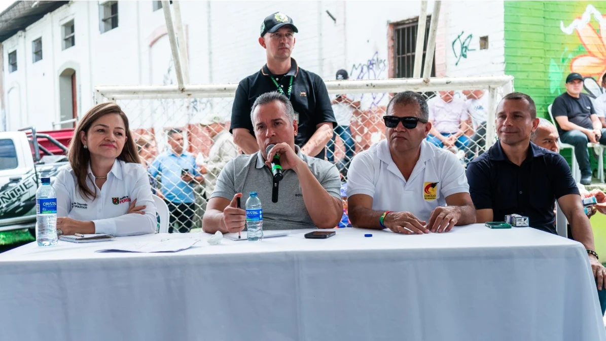 El alcalde Mauricio Salazar, estrecha lazos con la comunidad de Caimalito