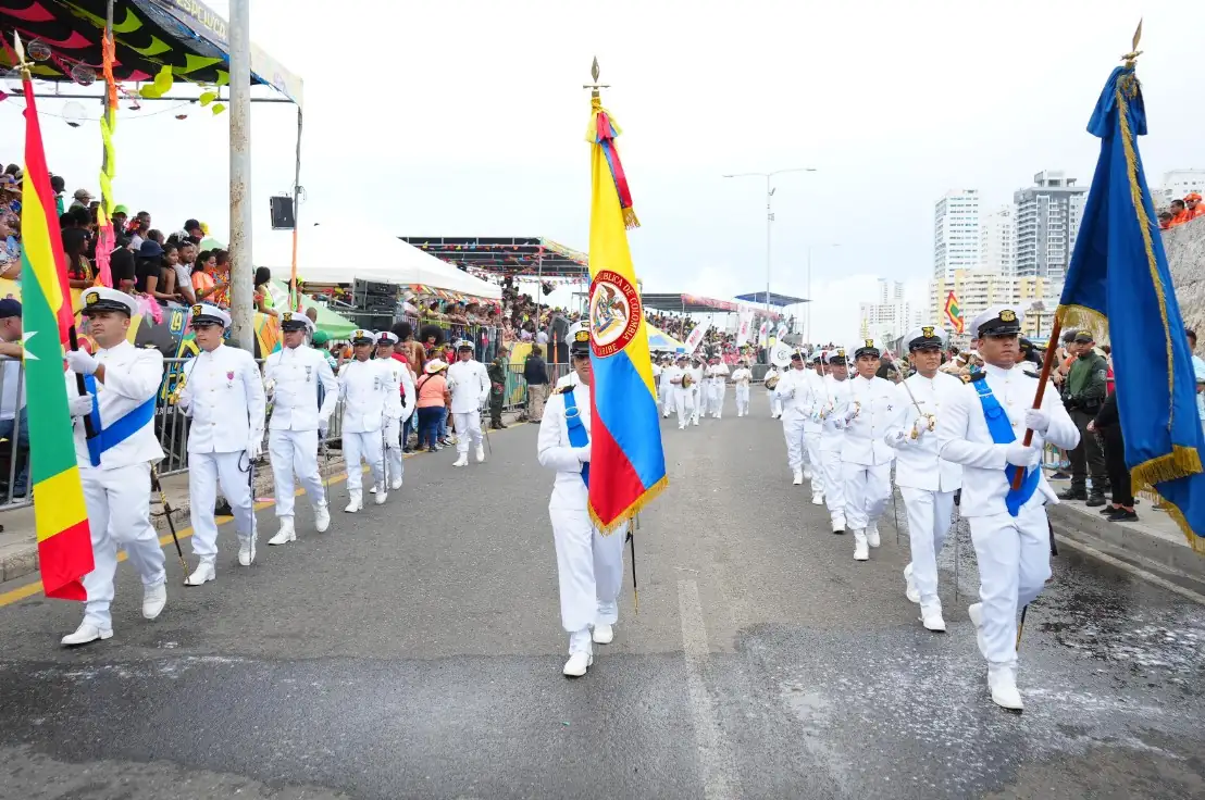 Tras Lectura del Bando, Cartagena disfruta a esta hora de su gran Desfile de Fiestas de Independencia del 11 de Noviembre