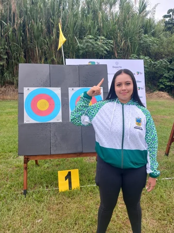 Juliana Gallego le sigue los pasos a la campeona del mundo Sara López, en tiro con arco