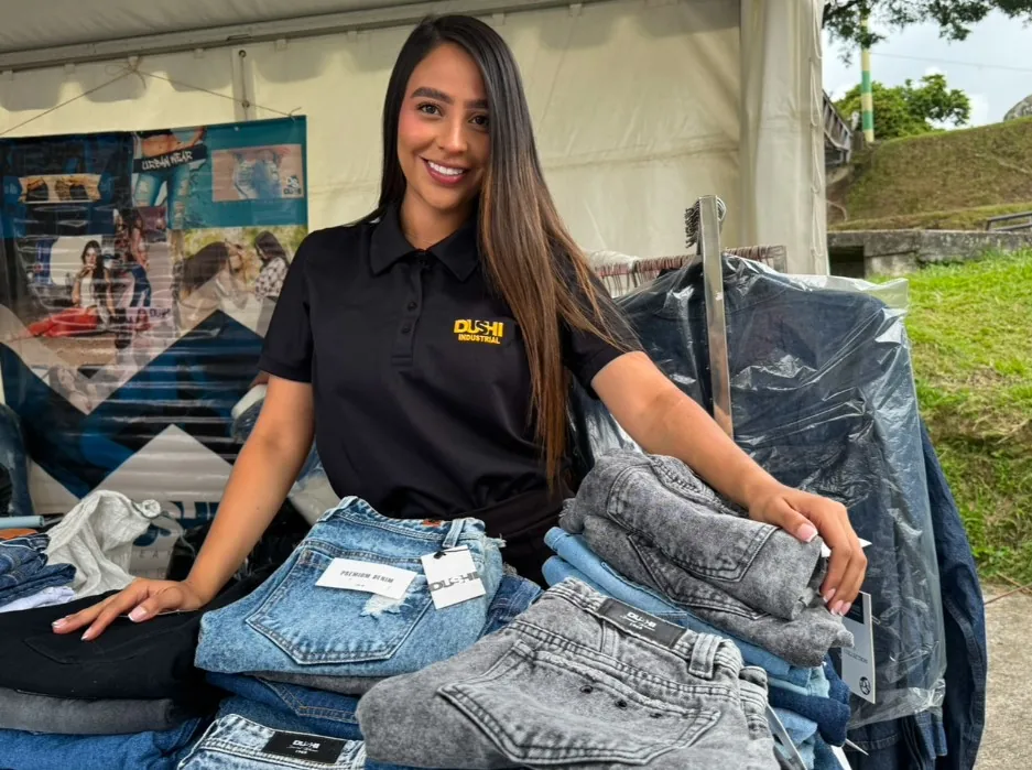 El alcalde Roberto Jiménez le apuesta a la innovación y al estilo con los empresarios del sector de la confección