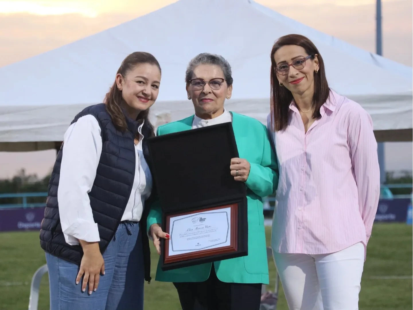 Ministra del Deporte lideró acto de reconocimiento a Libia Alarcón, reconocida exdirigente deportiva del Quindío