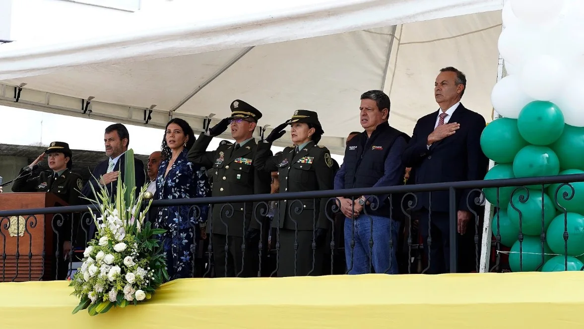 Reconocimiento de la gobernación a la policía nacional