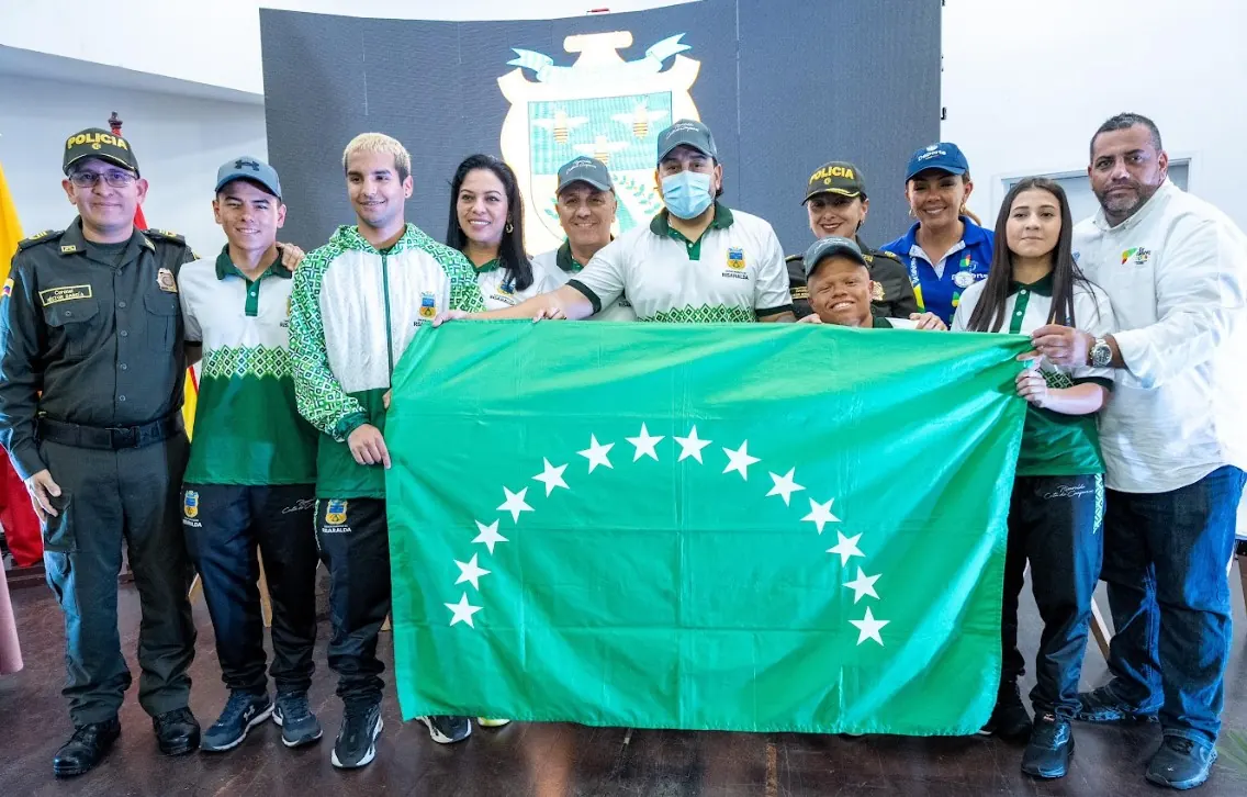 Gobernador entregó la bandera de Risaralda a deportistas de Juegos Nacionales Juveniles