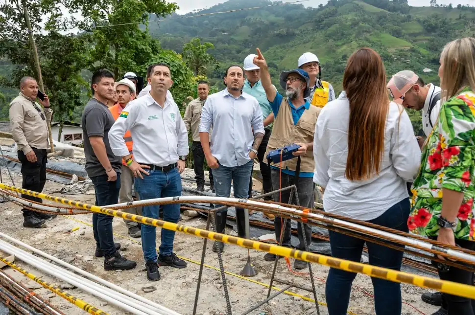 Gobernador pasó revista a los trabajos en Ventiaderos, vía principal a Marsella
