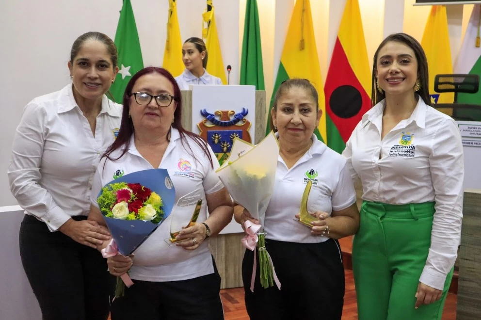 Homenaje a las Madres Comunitarias en su día, reconociendo su dedicación y compromiso con la primera infancia