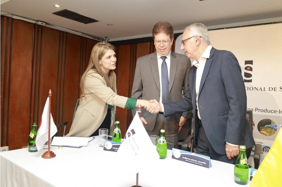 Cancillería acompañó el proceso de entrega de cinco ultra congeladores por el Gobierno de Japón al Instituto Nacional de Salud – INS como apoyo en el diseño de vacunas