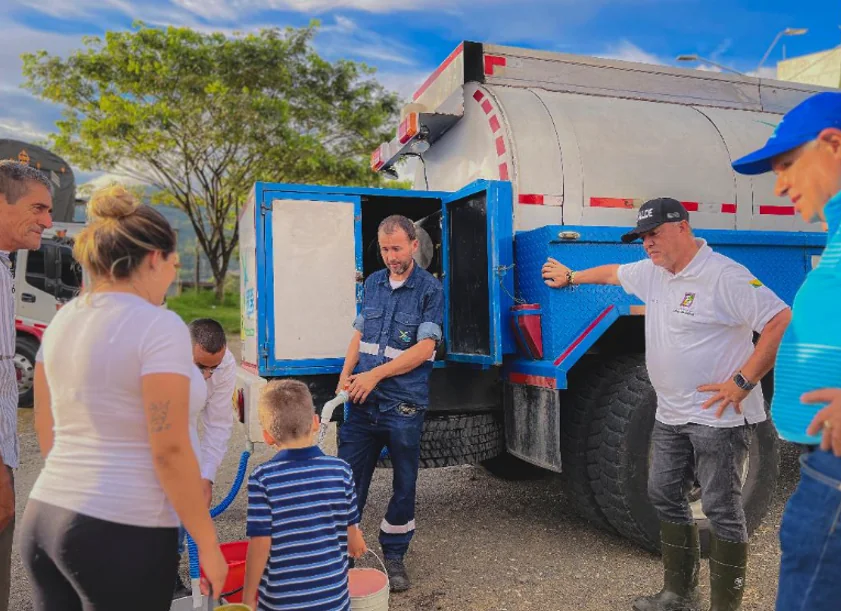 Restablecen suministro de agua al 70% en Dosquebradas tras incidente en tubería principal