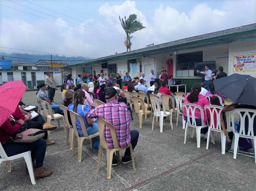 Gobernación asegura claridad y transparencia en el proceso de construcción del megacolegio La Hermosa