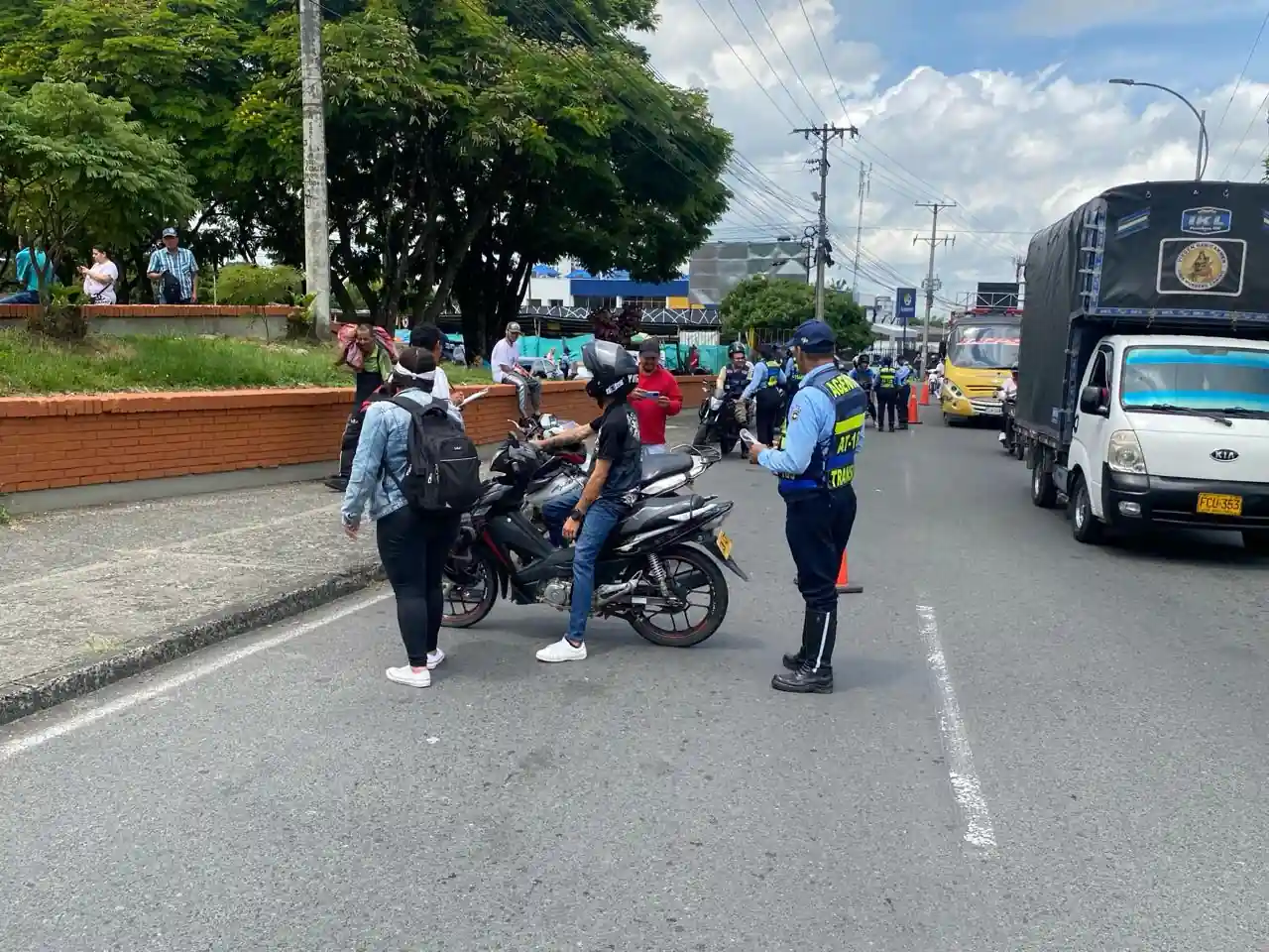 Alcaldía equipará con radioteléfonos a 45 guardas de Tránsito, para garantizar la seguridad vial durante las Fiestas del Progreso