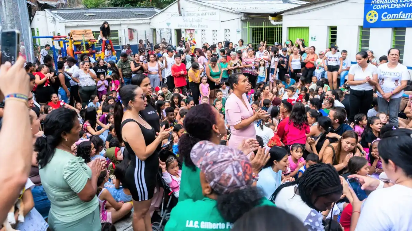 Aeropuerto Internacional Matecaña, celebró la Navidad en la comuna Ferrocarril