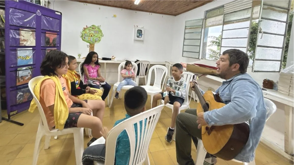 La Biblioteca Pública Ramón Correa Mejía, a través de su red de bibliotecas satélites, realiza talleres que fomentan el amor por la lectura