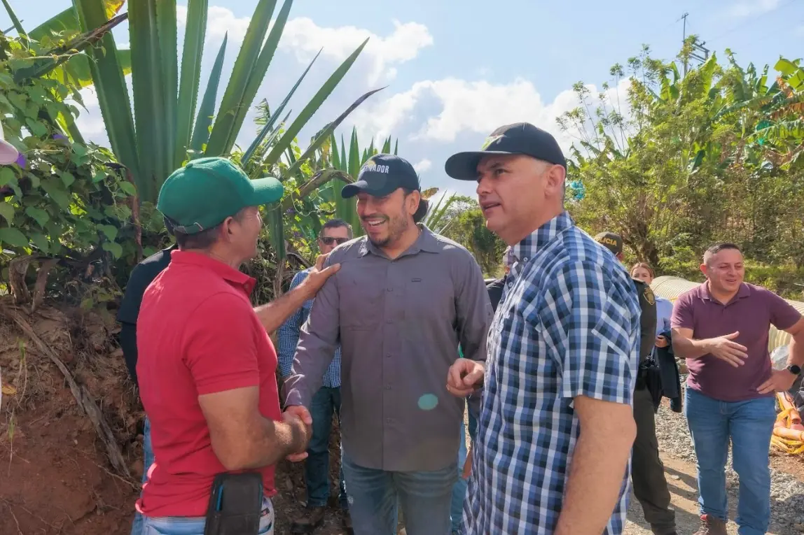 Gobernador les adelantó la Navidad a los habitantes de la vereda Santa Emilia, en Belén de Umbría