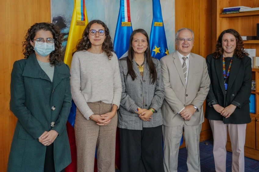 Reunión entre la directora de la Academia Diplomática de Colombia y el embajador de Francia para fortalecer la cooperación académica y proyectos conjuntos