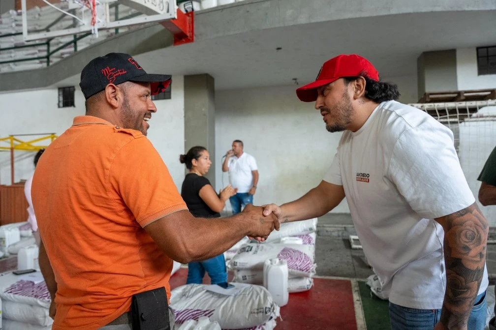Gobernador entregó fertilizantes a 531 pequeños caficultores del municipio de Balboa