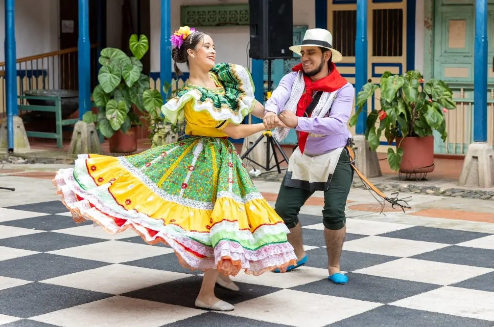 Con un pregón cultural, la Casa de la Cultura de Marsella avanza en la celebración de sus 50 años
