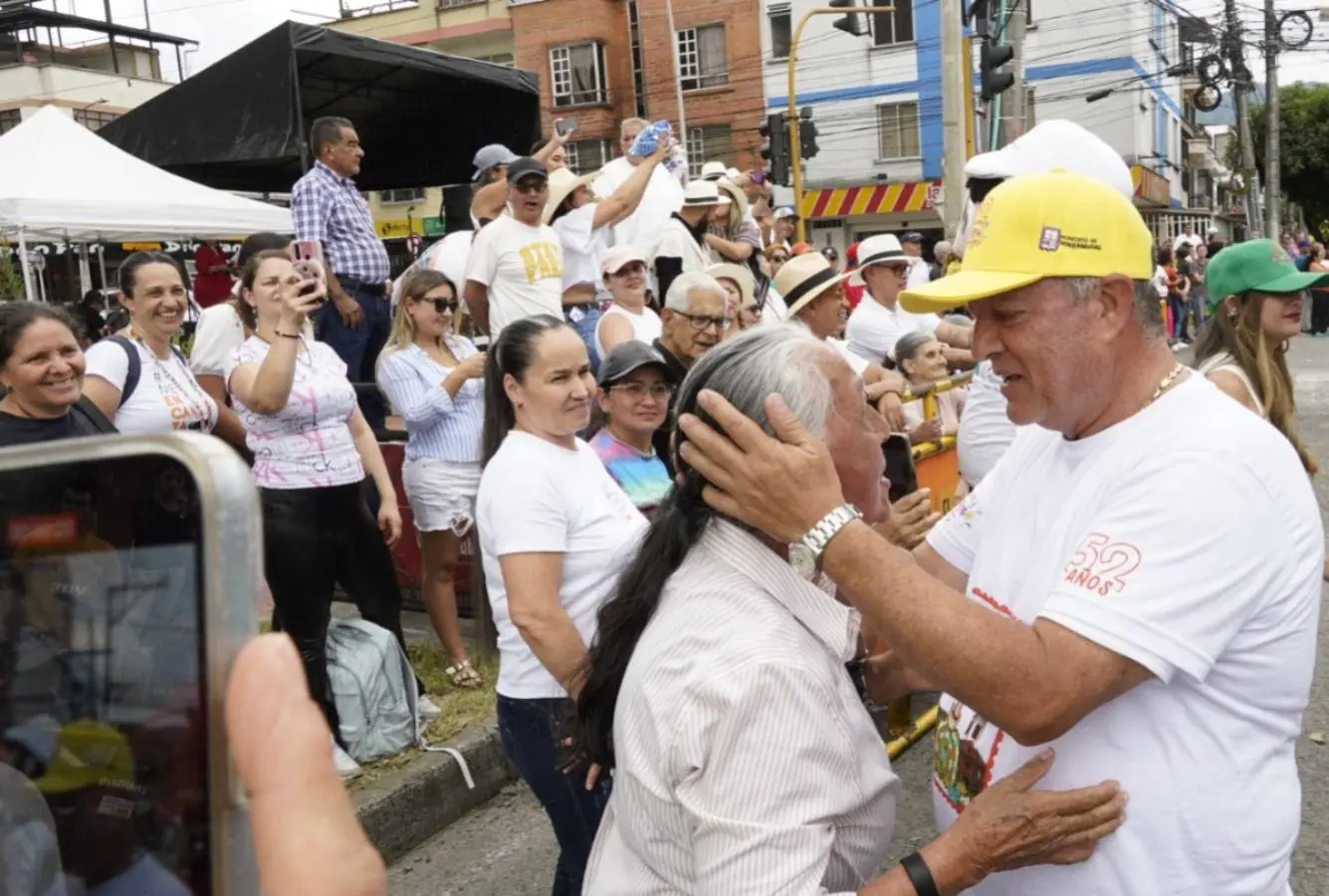 Dosquebradas llenó sus calles de color y magia con más de 500 participantes en el Desfile del Progreso