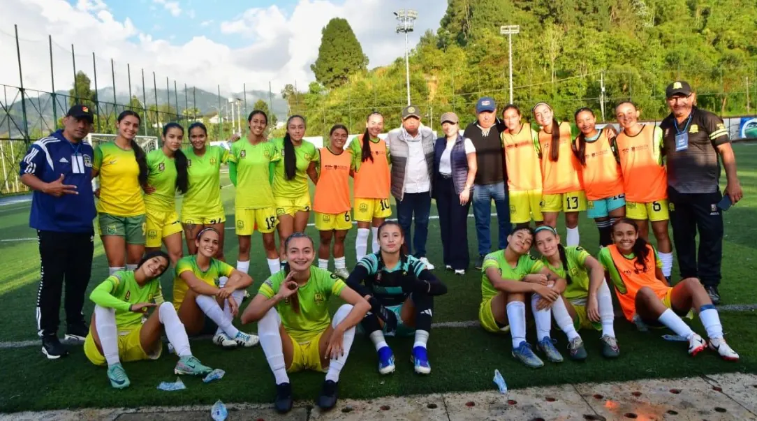 Dosquebradenses “ganan cancha” en ligas del fútbol colombiano femenino