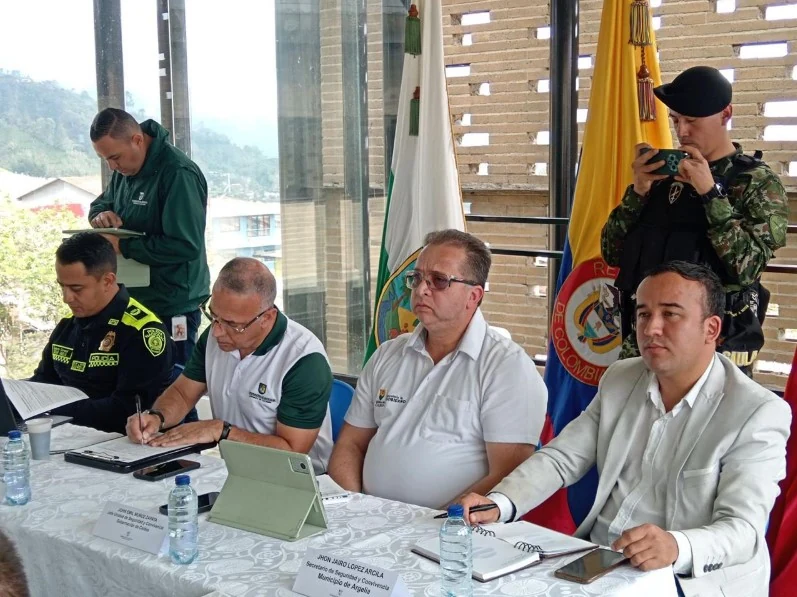 Antioquia y Caldas definen compromisos para mejorar la seguridad en los corredores de movilidad entre los dos departamentos