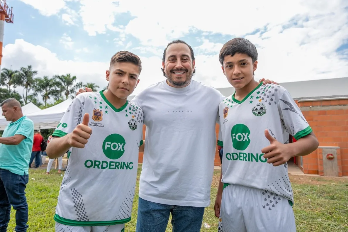 Gobernador de Risaralda dotó de camerinos a la Liga de Fútbol y anunció la construcción de una nueva cancha