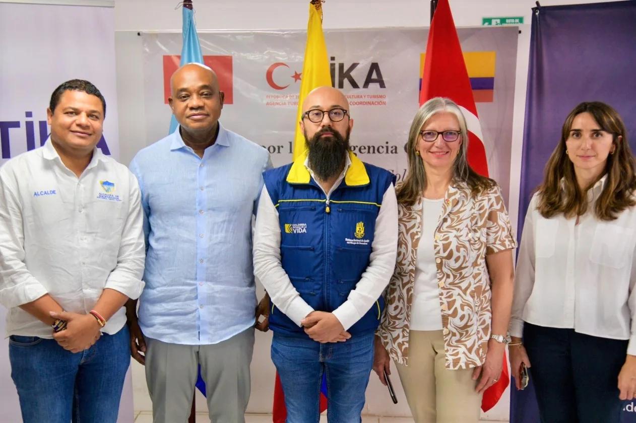 Gobiernos de Colombia y Turquía entregan asistencia humanitaria en La Guajira