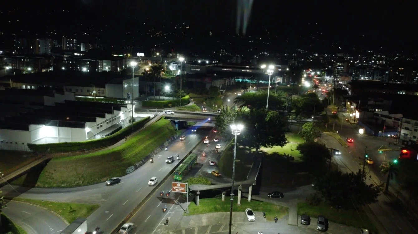 Luego de 30 años, el alcalde Roberto Jiménez iluminó el Viaducto